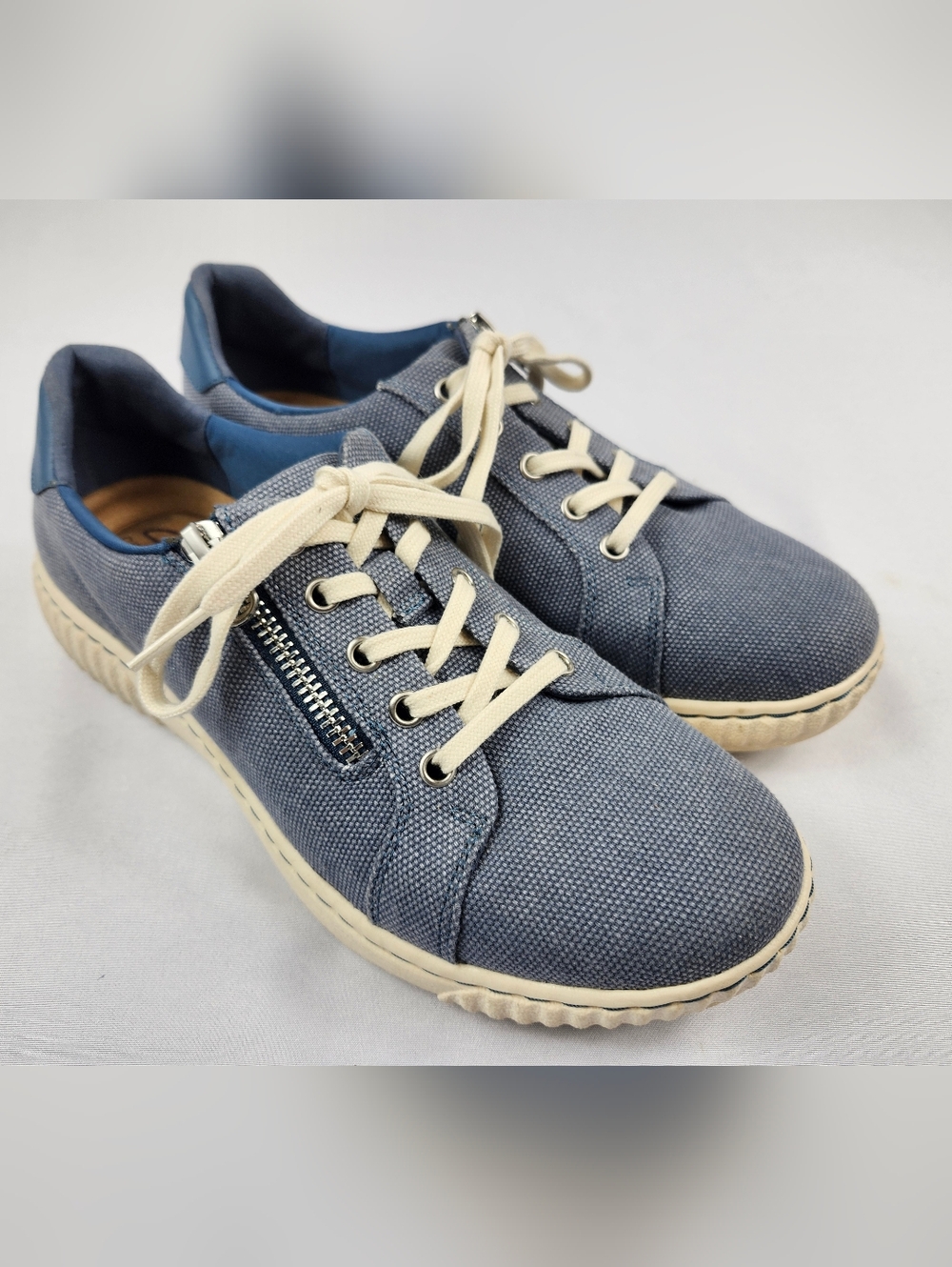 Clarks Women's 8 M Denim Blue Canvas Sneakers With Laces & Zipper